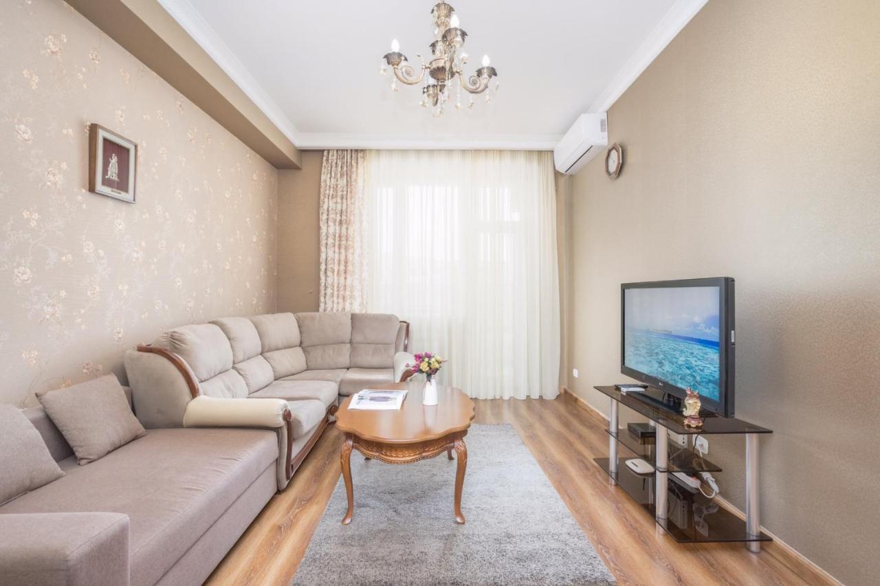 Central Yerevan 1 Bedroom Cozy Apartment 外观 照片